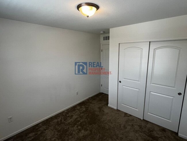 Building Photo - 3092 Cub Lake Dr