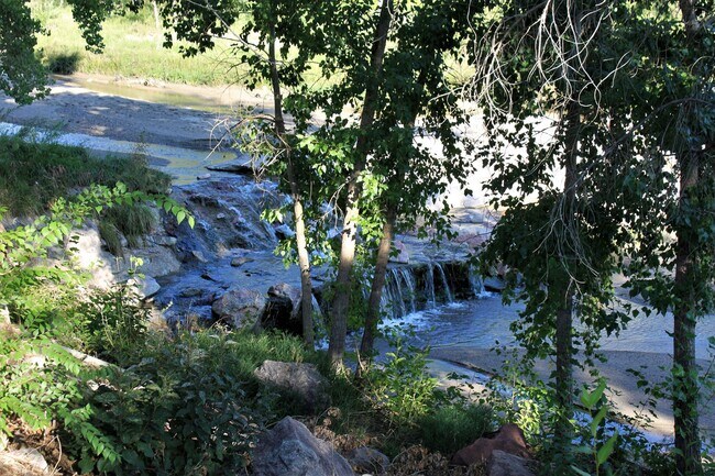 Building Photo - 6990 Los Reyes Cir