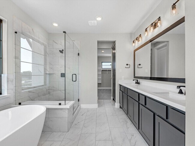 Building Photo - 12038 Royal Oaks Banner Wy