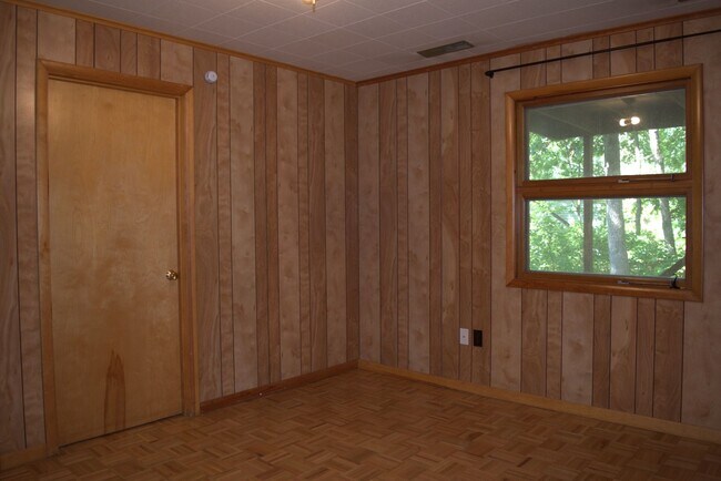 Building Photo - Marvelous 4 Bed 2.5 Bath House In Quarry H...