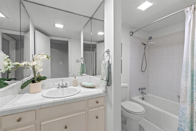 Building Photo - 6109 Bullard Dr