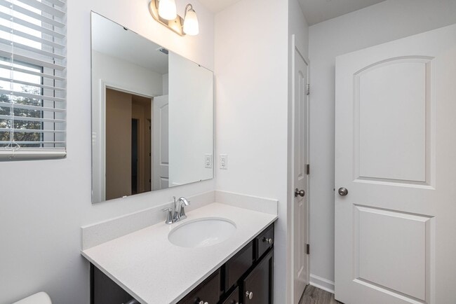 Building Photo - 3BD Townhome Convenient to Hwy 74/ Minutes to Bypass- AVAILABLE MARCH 2026