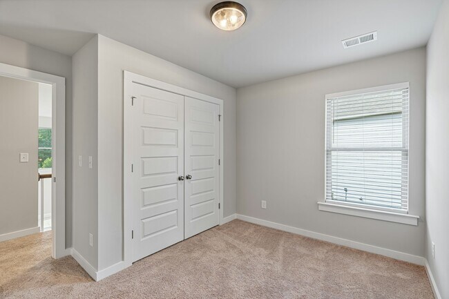 Building Photo - 1420 Brookhaven Dr