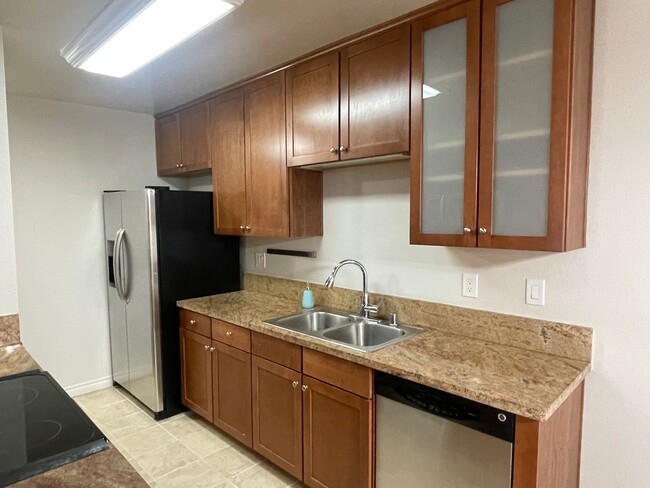 Building Photo - Upgraded 2 Bed 1 Bath Condo in Resort Styl...