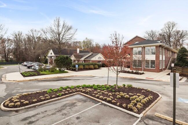 Building Photo - 12003 Golf Ridge Ct