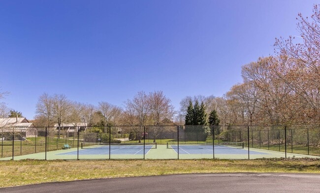 Building Photo - 27 Horseshoe Dr N