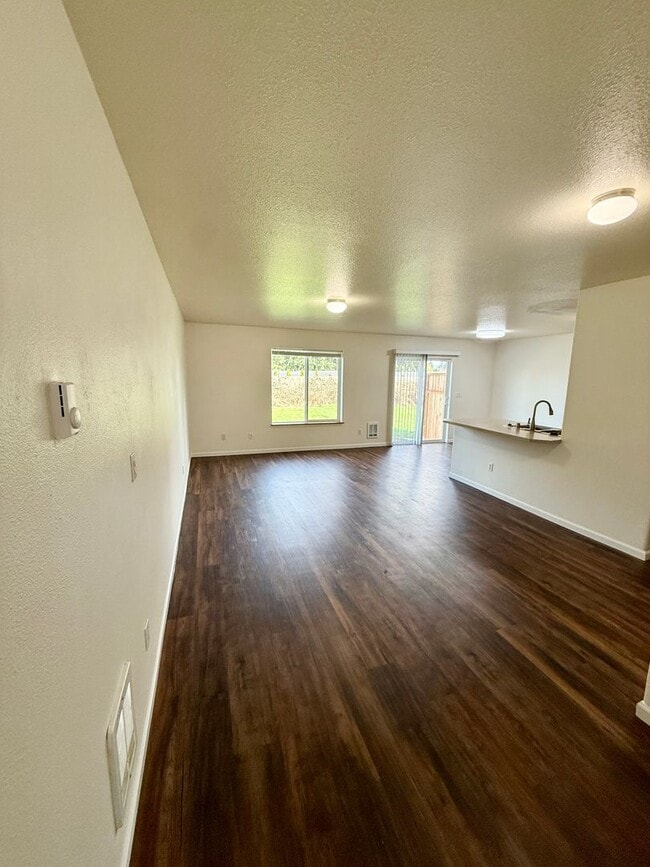 Building Photo - Newly Remodeled 3-Bed, 2.5-Bath Duplex for Rent in Longview