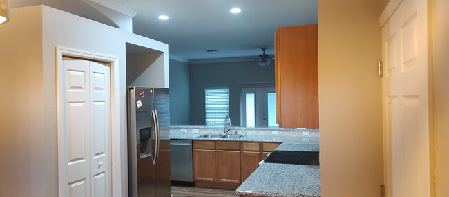 Building Photo - 13883 Blythewood Dr