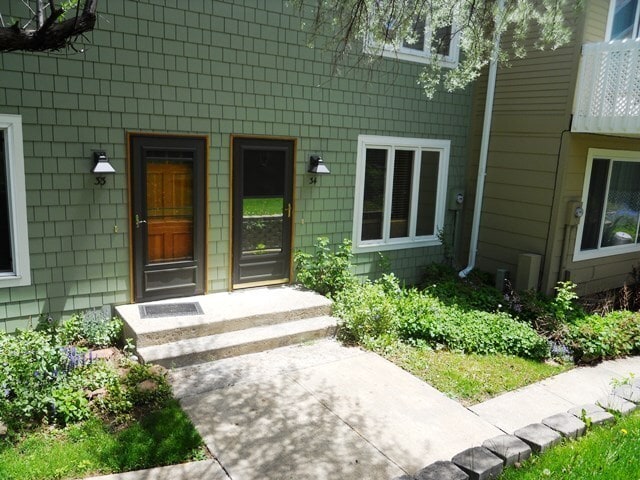 Building Photo - Three bedroom on Broadway in N. Boulder