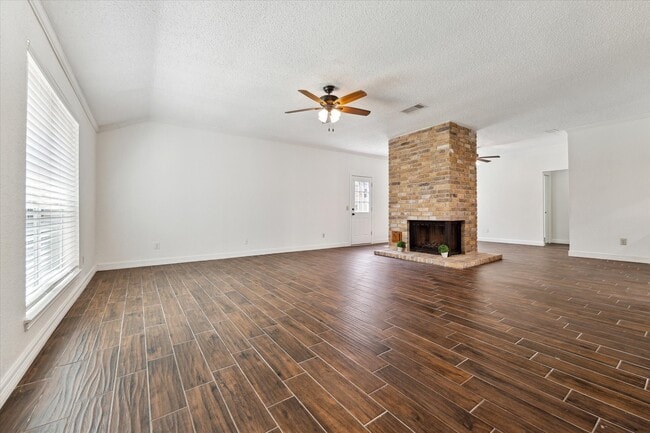 Building Photo - 3915 Flintrock Ln