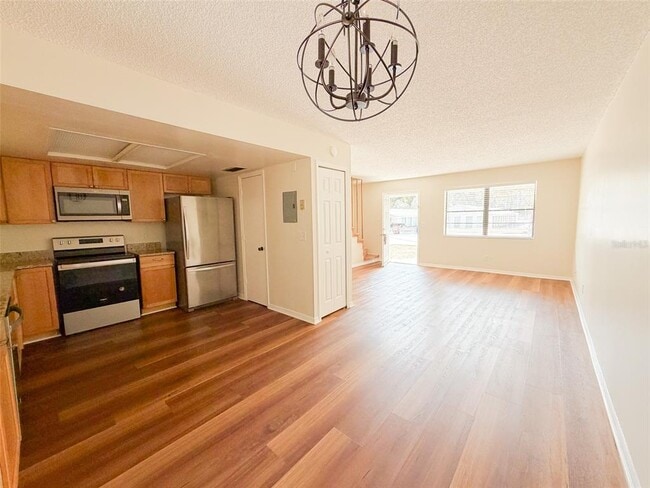 Building Photo - 2017 N Kelley Ave