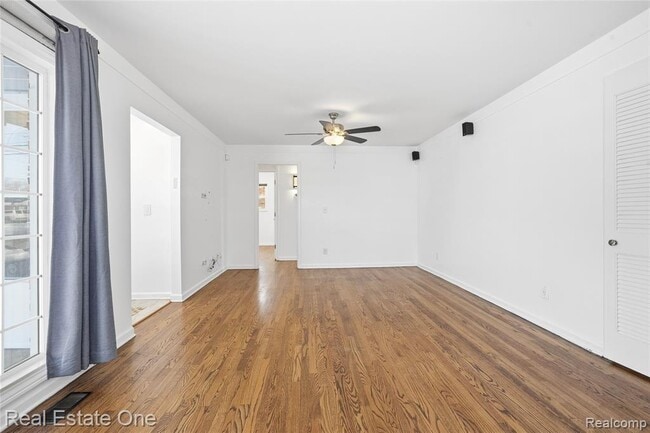 Building Photo - 6341 N Charlesworth St