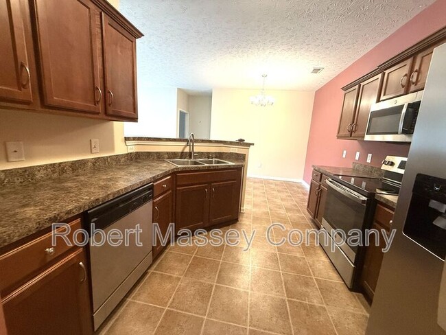Building Photo - 9400 Clubview Dr