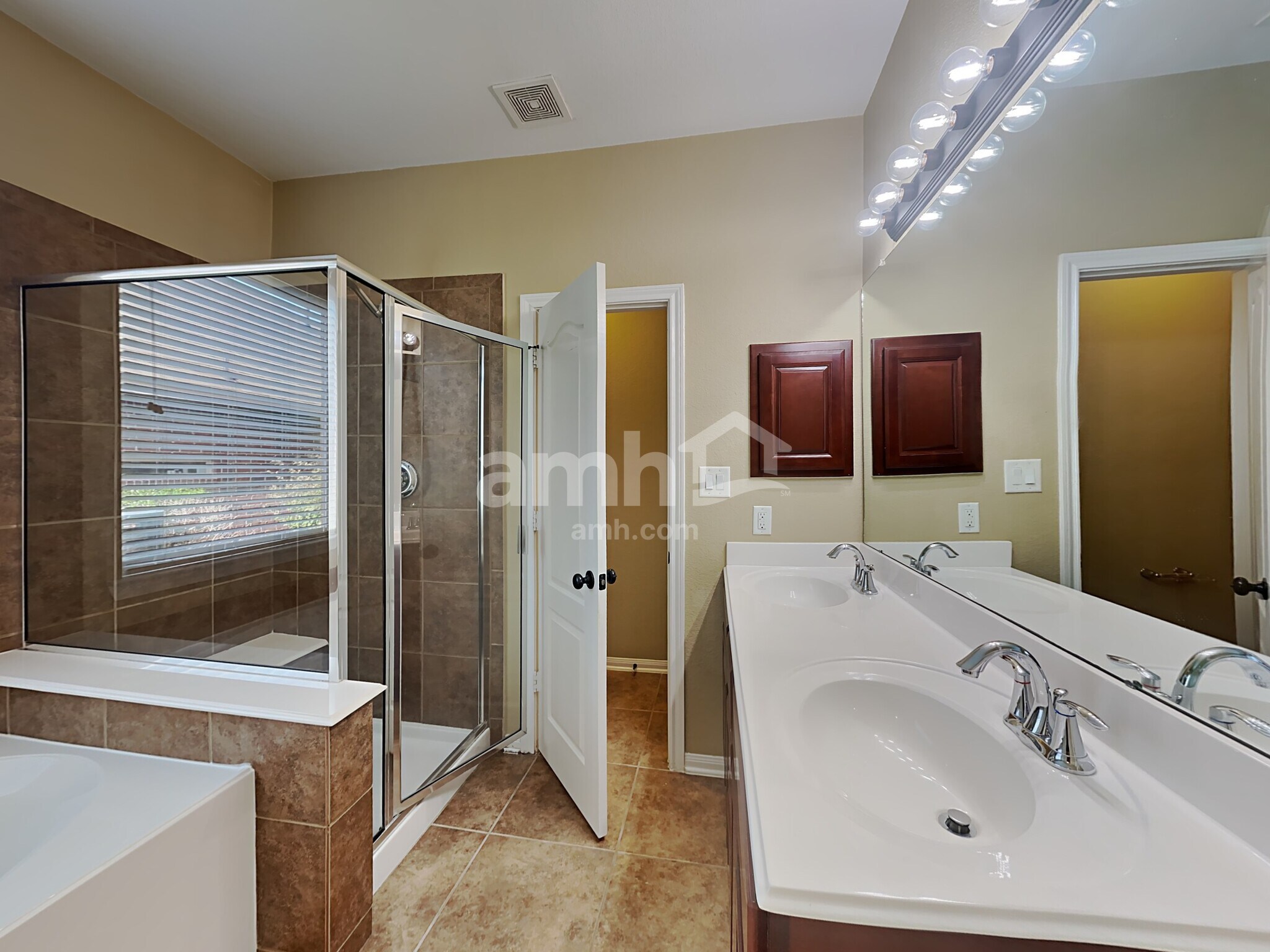 Building Photo - 6815 Hunters Way Ln