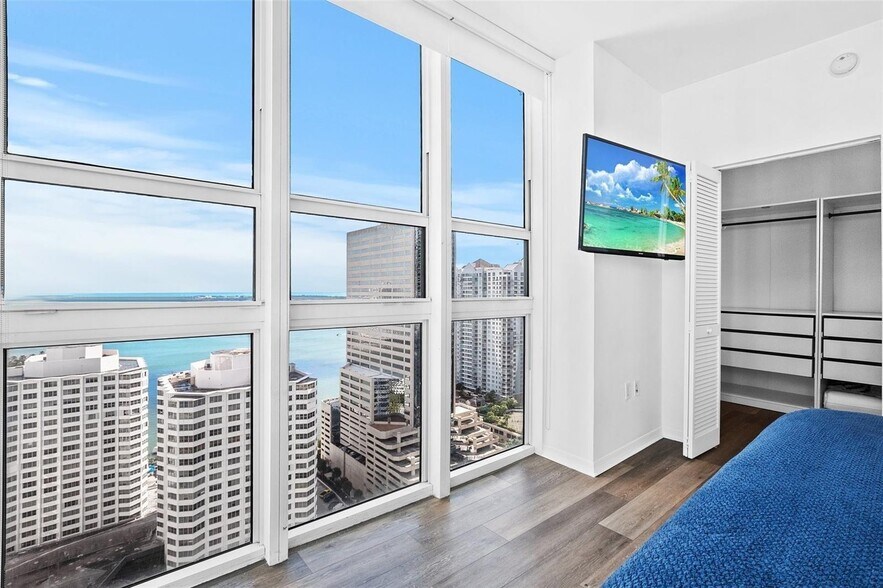 Building Photo - 951 Brickell Ave