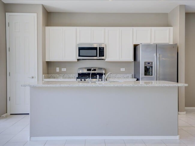Building Photo - 4 Bedroom 3 Bathroom