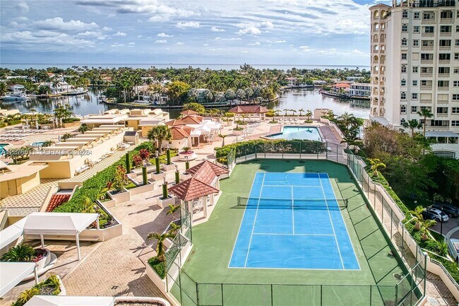 Building Photo - 20185 E Country Club Dr