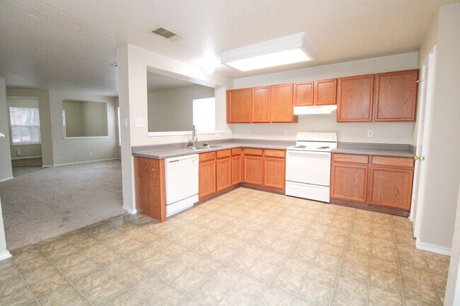 Building Photo - 16122 Branching Oaks