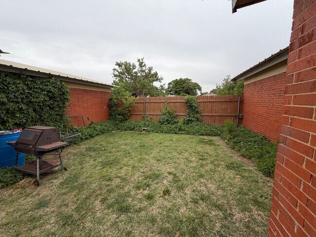 Building Photo - 451035
