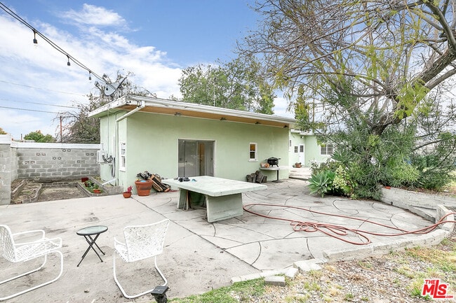 Building Photo - 7854 Goll Ave
