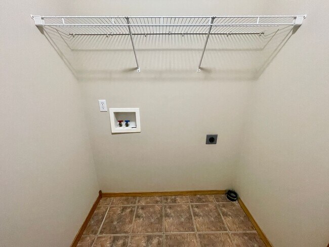 Building Photo - 6008 N 8th Ave