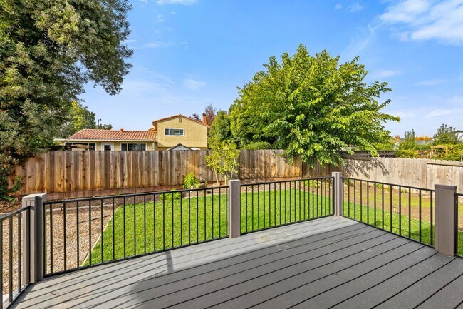 Building Photo - 7085 Valley Forge Dr