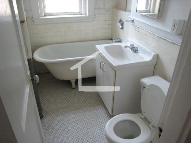 Building Photo - 317 Allston St