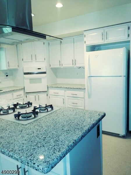 Building Photo - 245 Pompton Ave