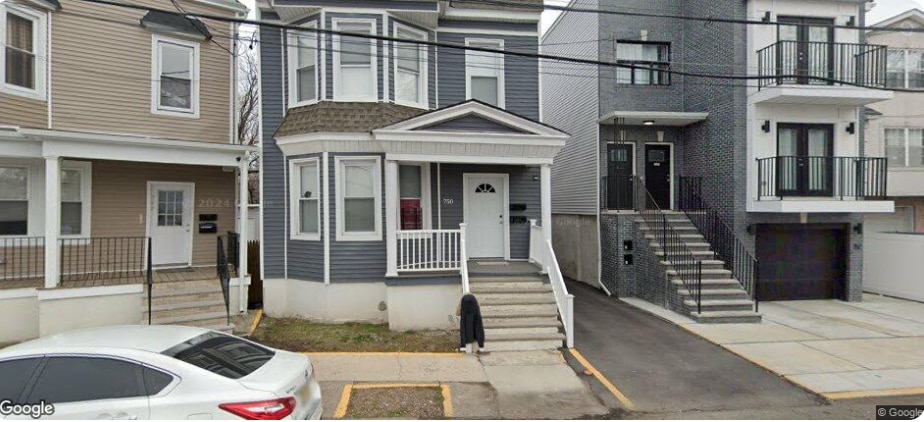 Building Photo - 750 S 17th St