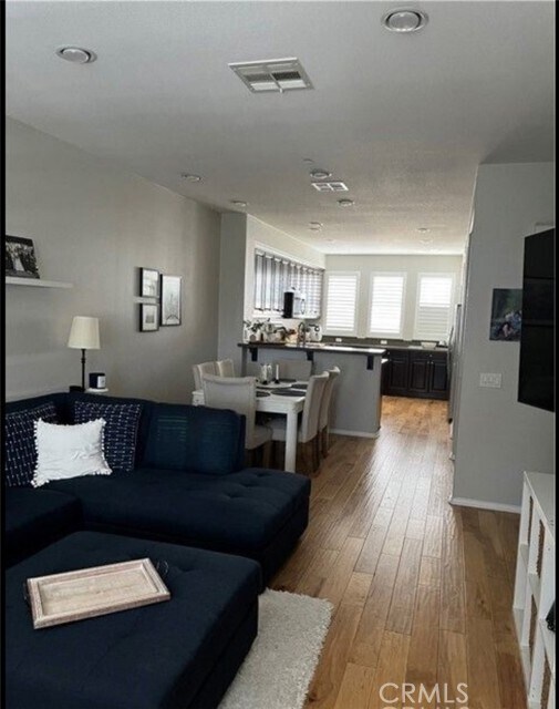 Building Photo - 905 N Bouquet Ct