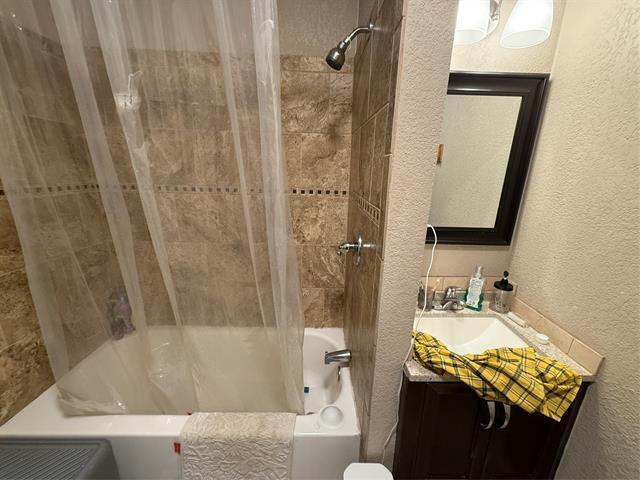 Building Photo - 2517 Honeysuckle Ave