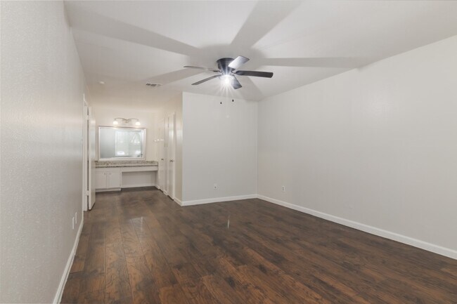 Building Photo - 10555 Turtlewood Ct