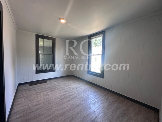 Building Photo - 33 Bismark-
