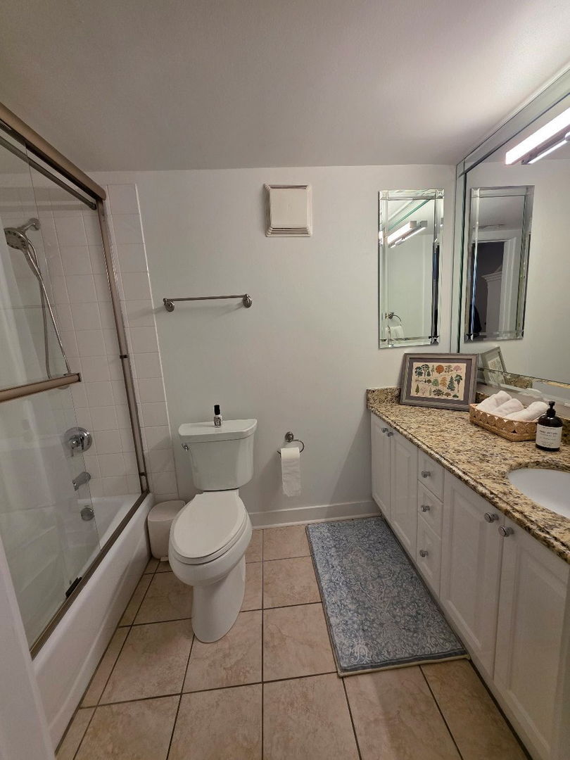 Building Photo - 949 W Madison St