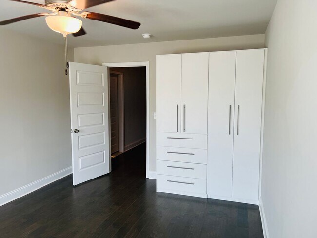 Building Photo - Wow! 4 bedroom 2.5 bathroom in Suwanee! Must See!!