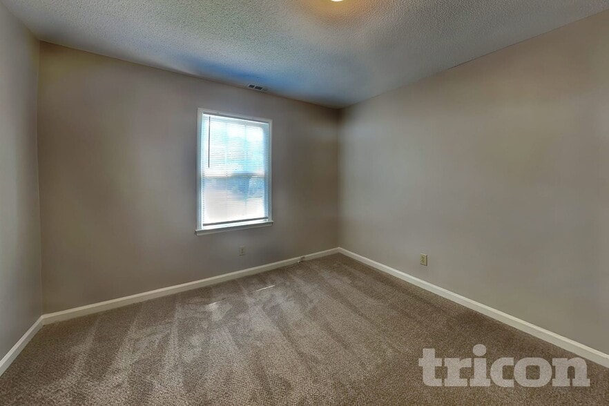 Building Photo - 1202 Holly Hills Dr SW