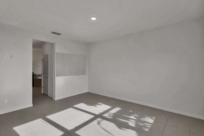 Building Photo - 1004 Heron Sound Dr