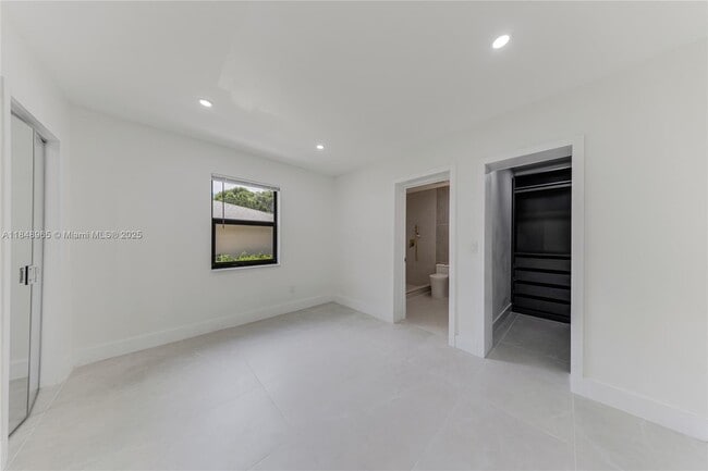 Building Photo - 1043 NW 48th St