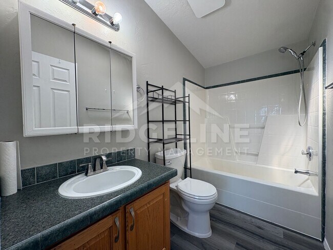 Building Photo - 582 N 4200 E