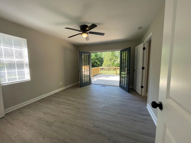 Building Photo - 5656 Racin Dr