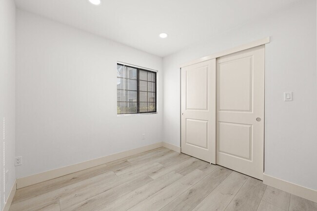 Building Photo - "Spacious 3-Bed Condo with 2 Baths in Citr...