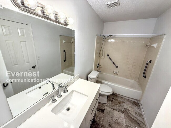 Building Photo - 2163 Cheshire Dr