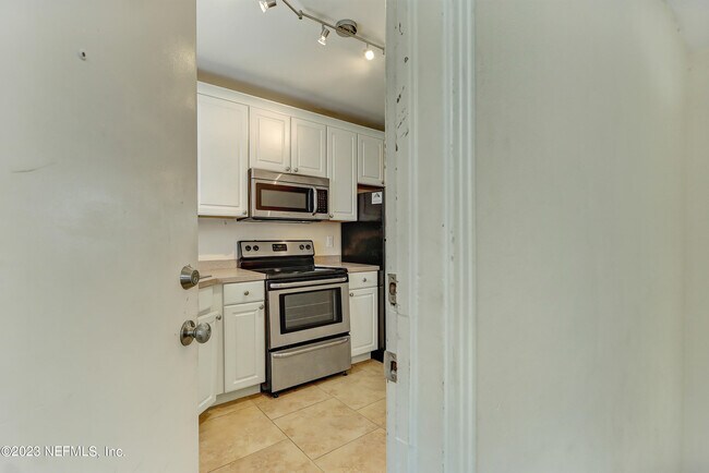 Building Photo - 1611 Stockton St