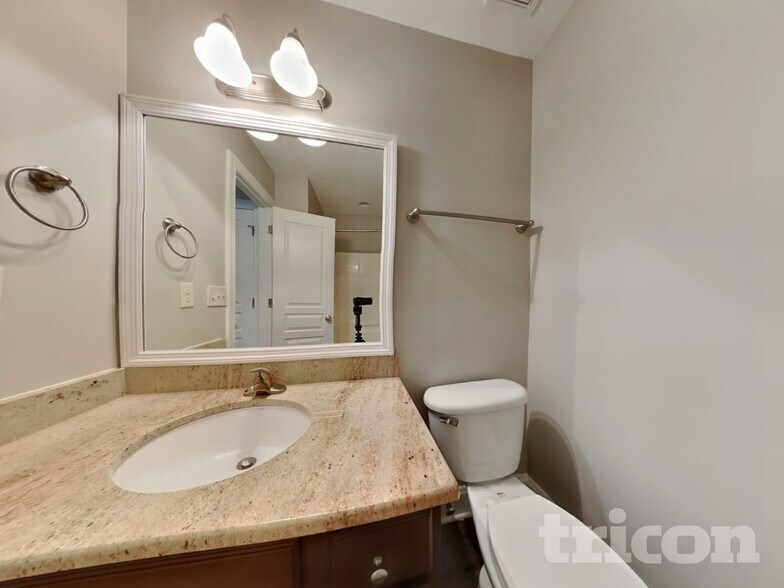 Building Photo - 31 Oakton Dr