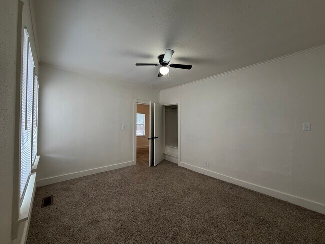 Building Photo - 715 Asp Ave