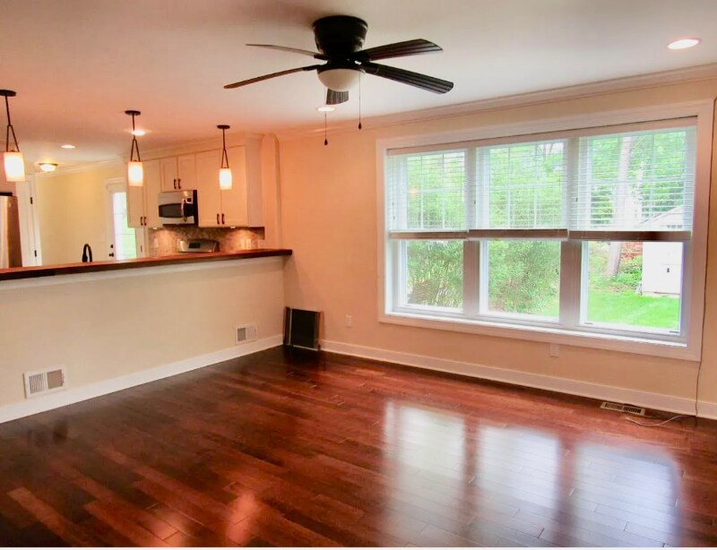 Building Photo - 1 Riverside Dr