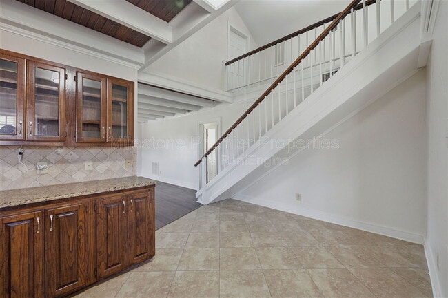 Building Photo - 3118 Normandy Dr