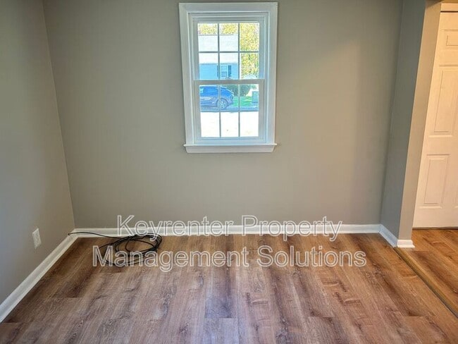 Building Photo - 113 York Dr