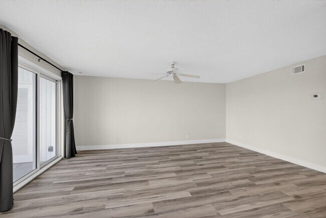 Building Photo - 100 Shore Ct