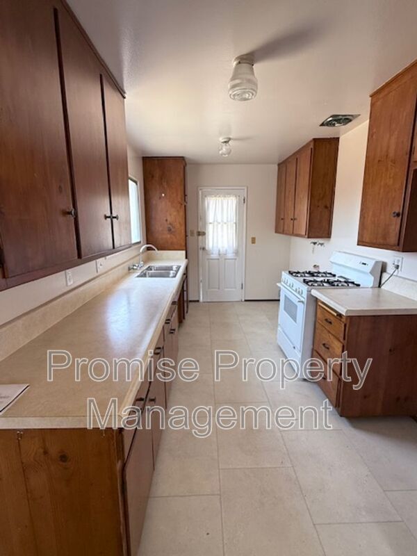 Building Photo - 5576 Conrad Ave